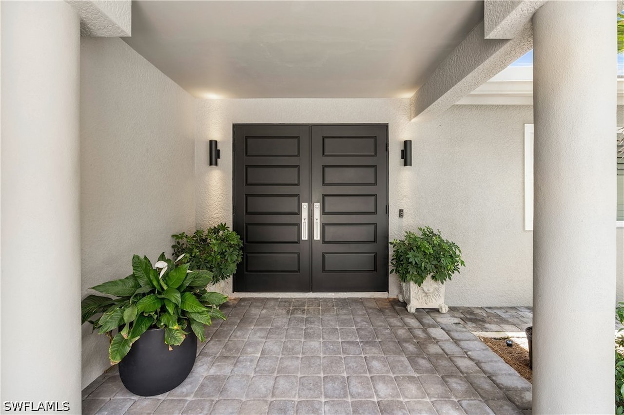 10173 Gulf Shore Dr Naples, FL 34108 | MLS 226024930 Photo 9